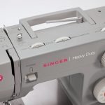 Maquina-de-coser-Singer-Heavy-Duty-4423-mundocostura-chile (1)